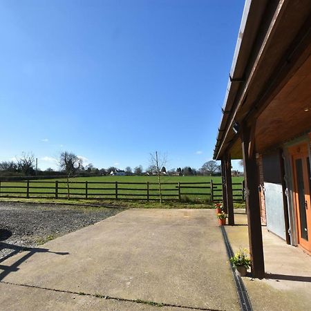 Oak Tree Stables Cottage Birmingham Extérieur photo