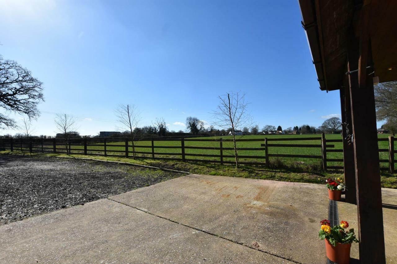 Oak Tree Stables Cottage Birmingham Extérieur photo