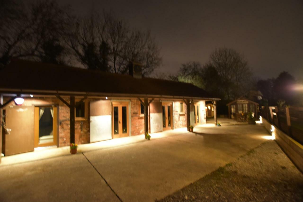 Oak Tree Stables Cottage Birmingham Extérieur photo